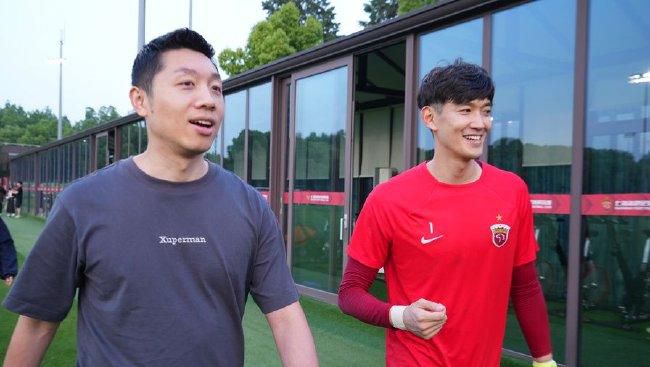 伊藤菜菜子松了口气，忙问：叶辰君，今天的事情，您有把握吗？叶辰点头一笑，开口道：当然，我叶辰从来不打没把握的仗。